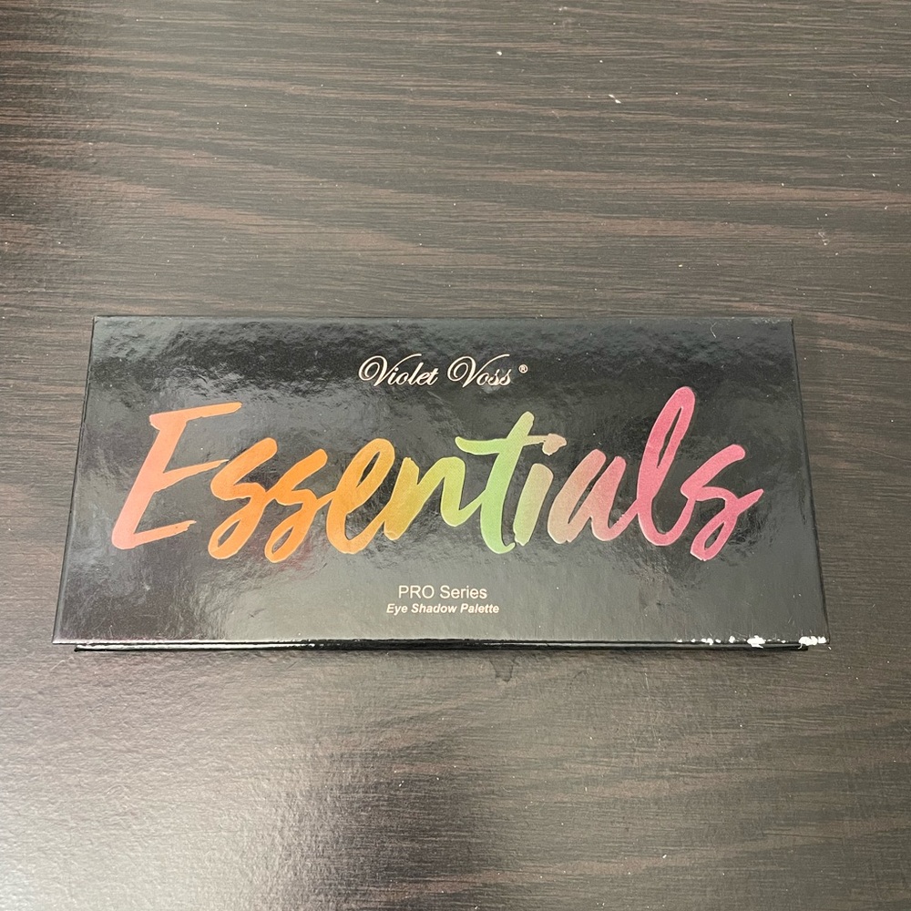 Essentials violet Voss eyeshadow palatte